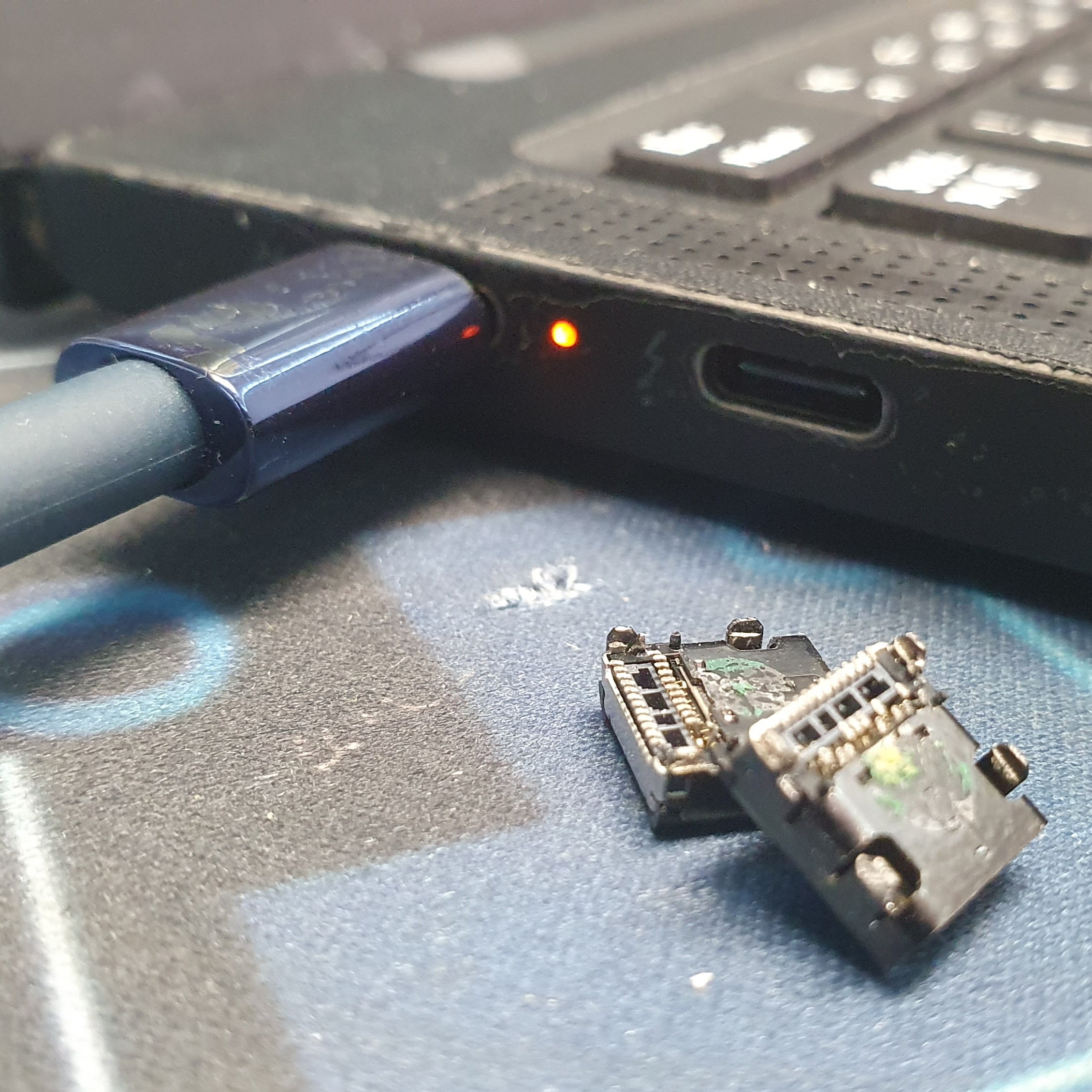 Laptop Ladeport — Reparasjon og Bytte (Lenovo, Dell, HP m.fl.) - Bilde 3